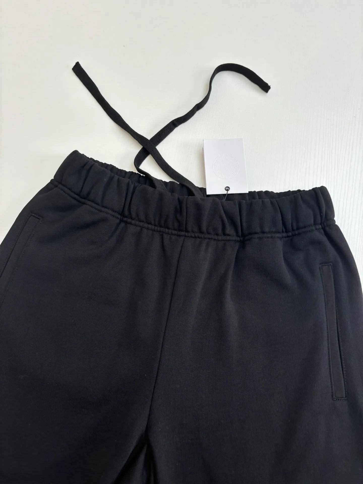 🅿️310 Come Hearts*/Cro Heart 25ss Sanskrit logo shorts. The embroidery is imported. Customized scroll hardware and accessories. Size: S/M/L